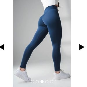 Vitality / balance tenacity pant. Medium. Navy. Excellent condition!